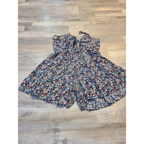 Ci sono large women's floral printed open back romper - Picture 4 of 8